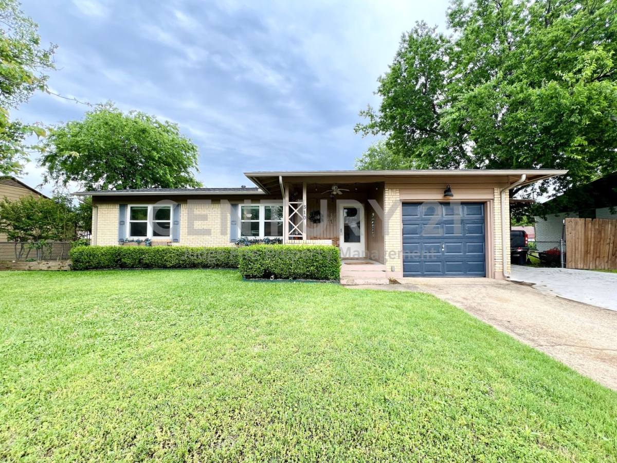 House for rent at 310 W 15th St, Irving, TX 75060