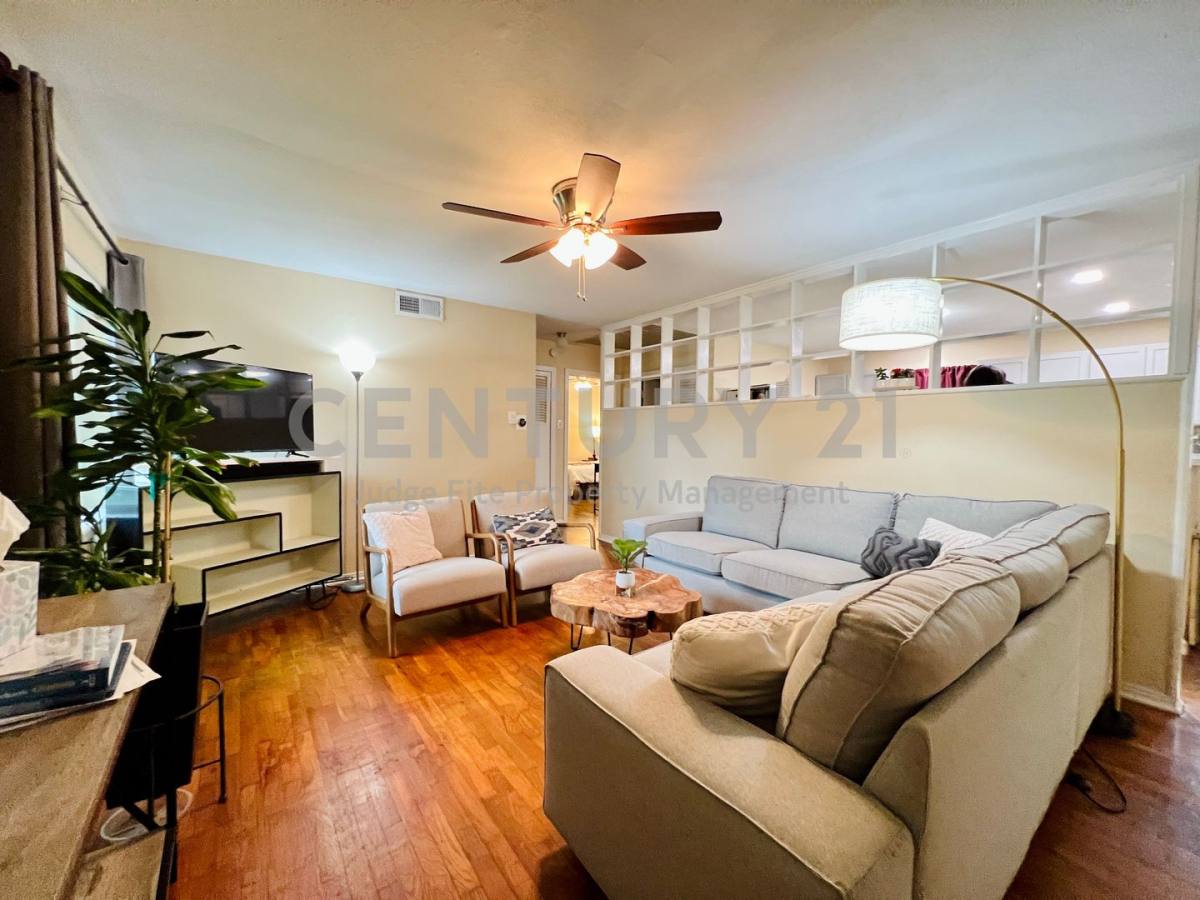 House for rent at 310 W 15th St, Irving, TX 75060
