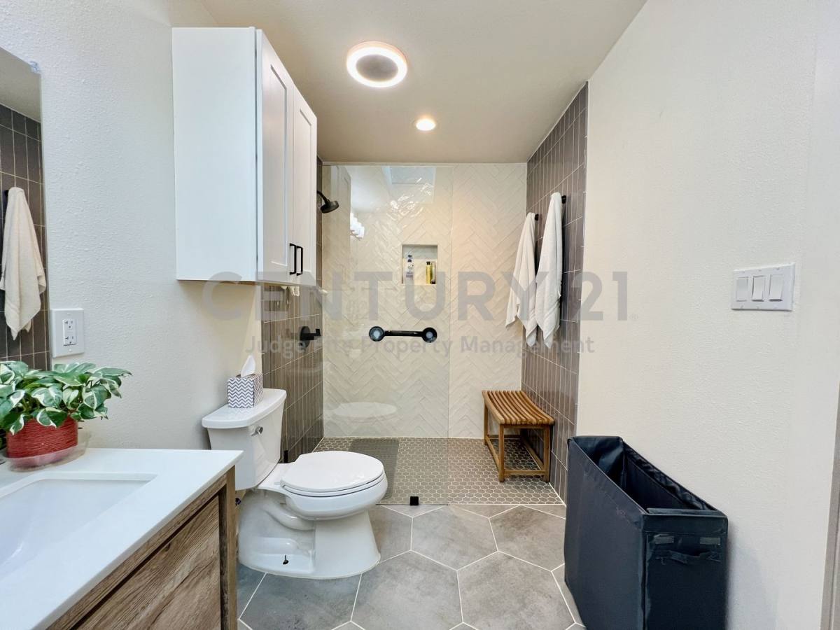 House for rent at 310 W 15th St, Irving, TX 75060