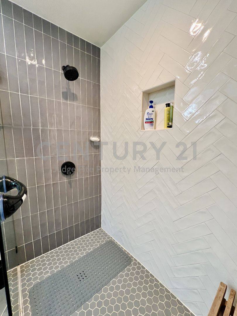 House for rent at 310 W 15th St, Irving, TX 75060