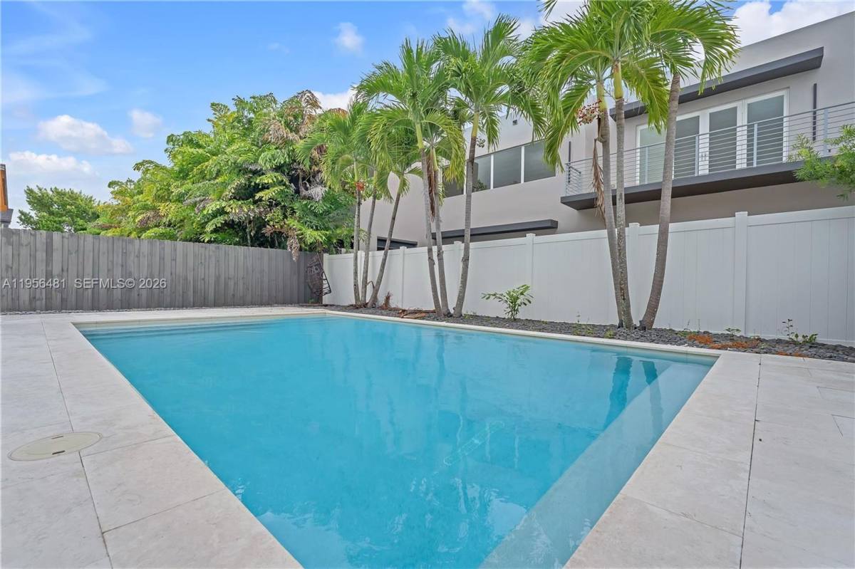 House for rent at 10250 NW 76th Terrace, Miami, FL 33178
