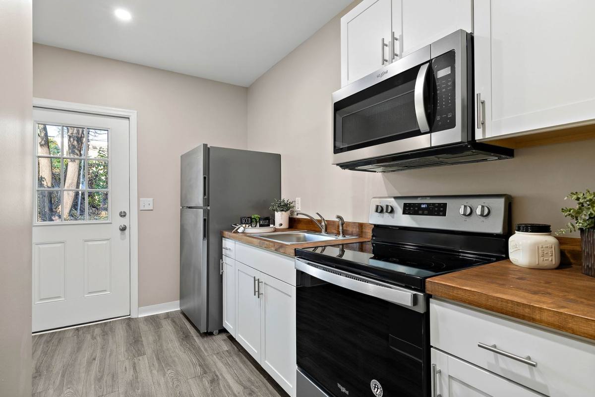 Townhouse for rent at 6 W 20th St, Wilmington, DE 19802