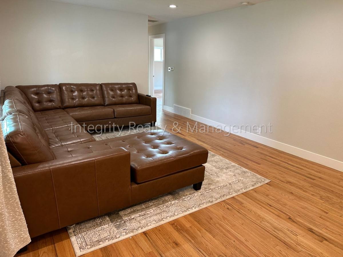 House for rent at 3092 W Layton Ave, Englewood, CO 80110