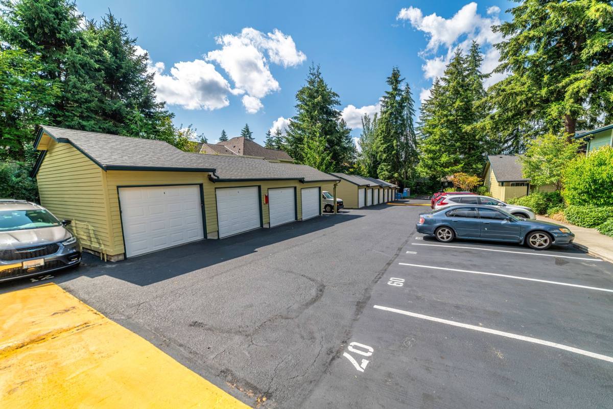 Apartment for rent at 14260 SE 18th St, Bellevue, WA 98007