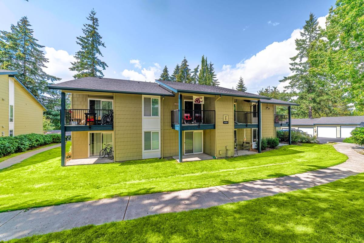 Apartment for rent at 14260 SE 18th St, Bellevue, WA 98007