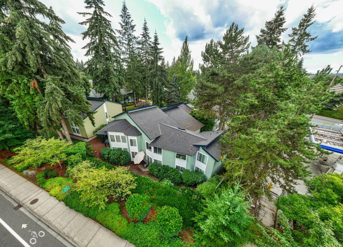 Apartment for rent at 14260 SE 18th St, Bellevue, WA 98007