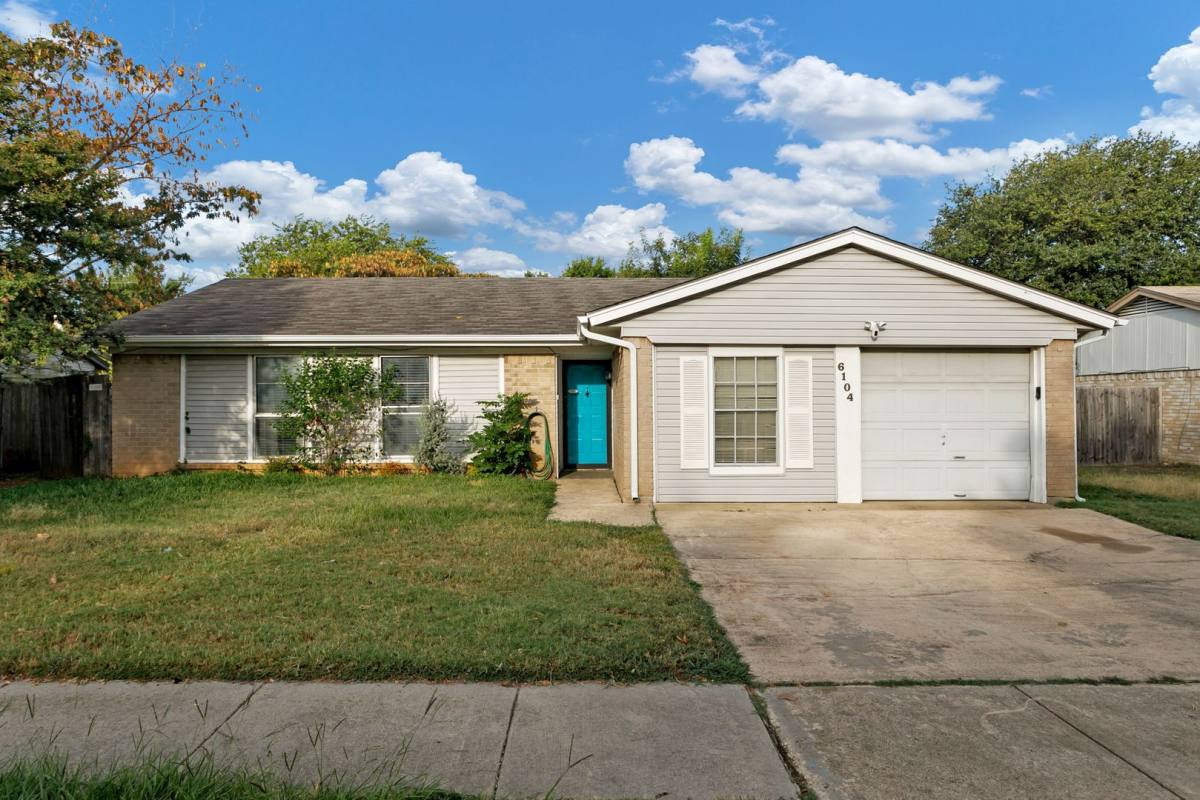 House for rent at 6104 Kelly Elliot Rd, Arlington, TX 76001
