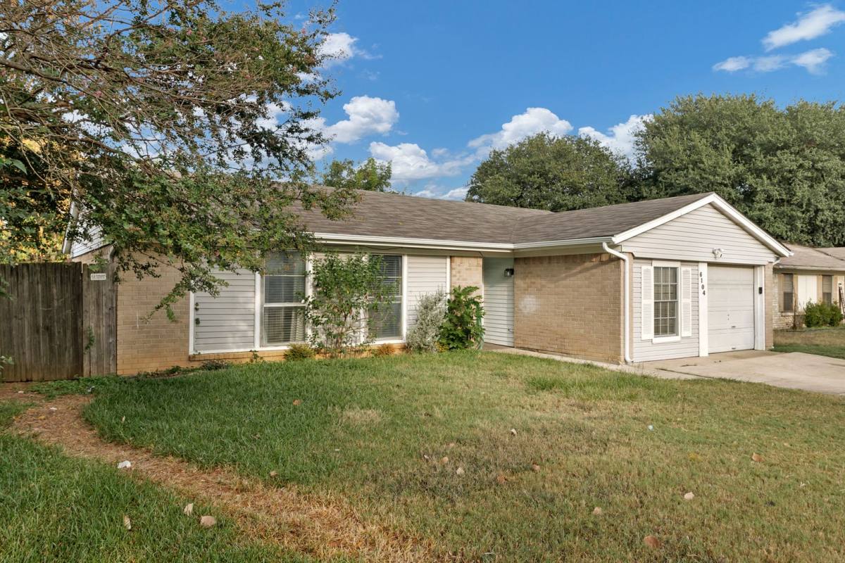 House for rent at 6104 Kelly Elliot Rd, Arlington, TX 76001