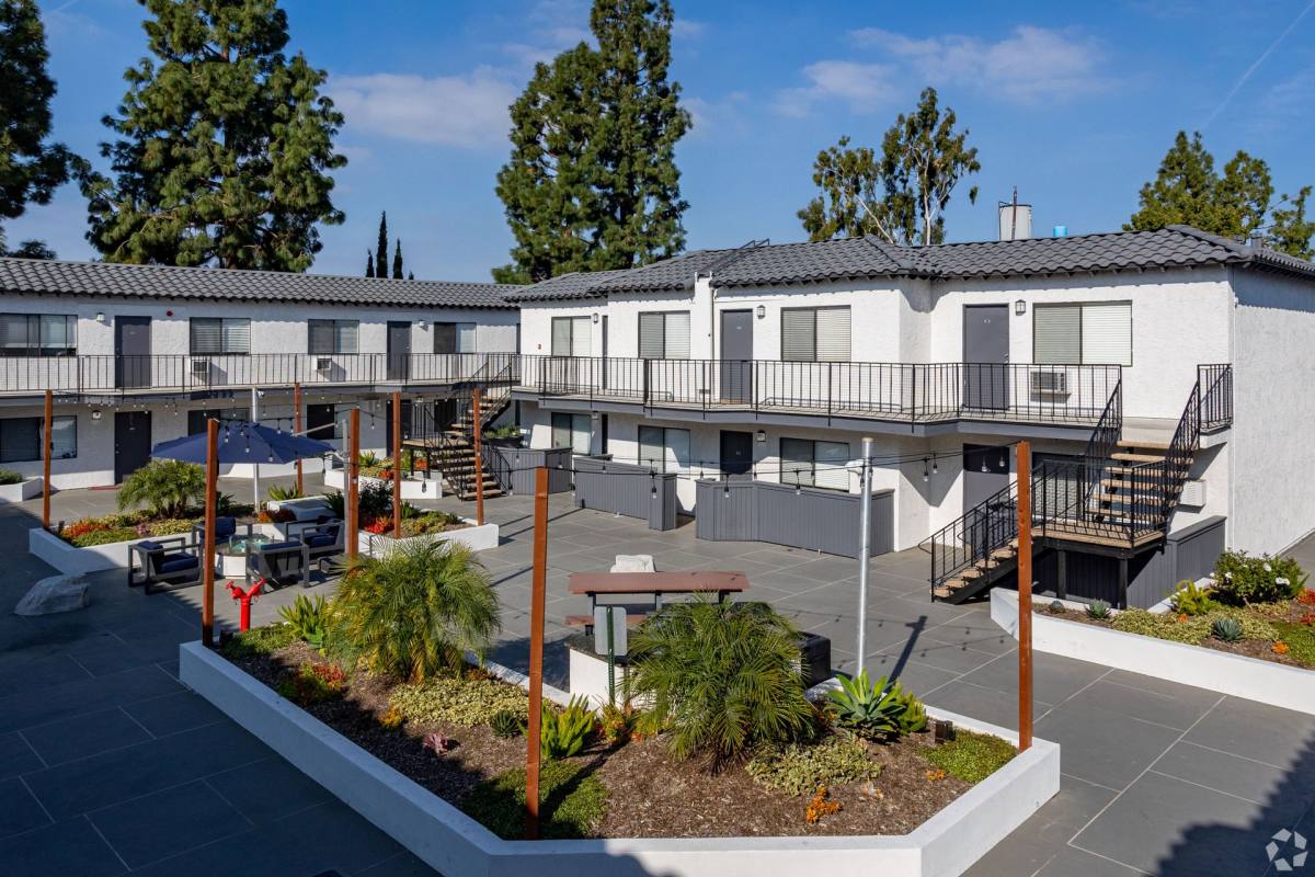 Apartment for rent at 140 W Hill Ave, Fullerton, CA 92832