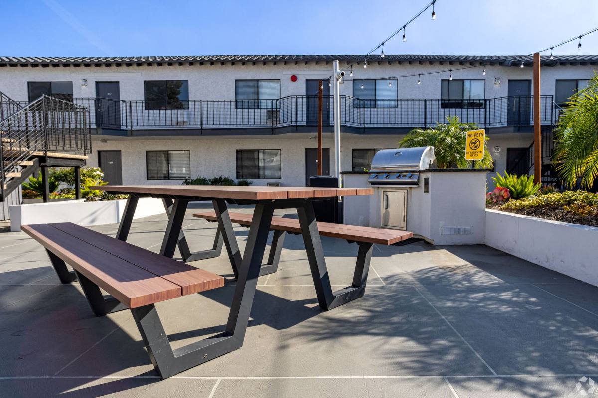 Apartment for rent at 140 W Hill Ave, Fullerton, CA 92832