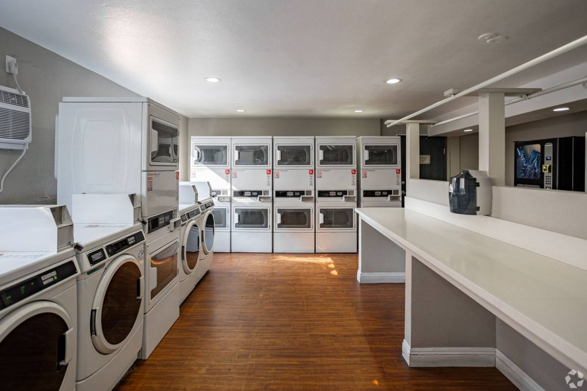 Apartment for rent at 140 W Hill Ave, Fullerton, CA 92832