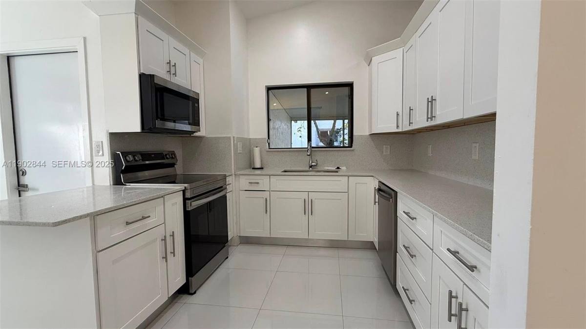 House for rent at 17010 SW 93rd Ave #O, Miami, FL 33157