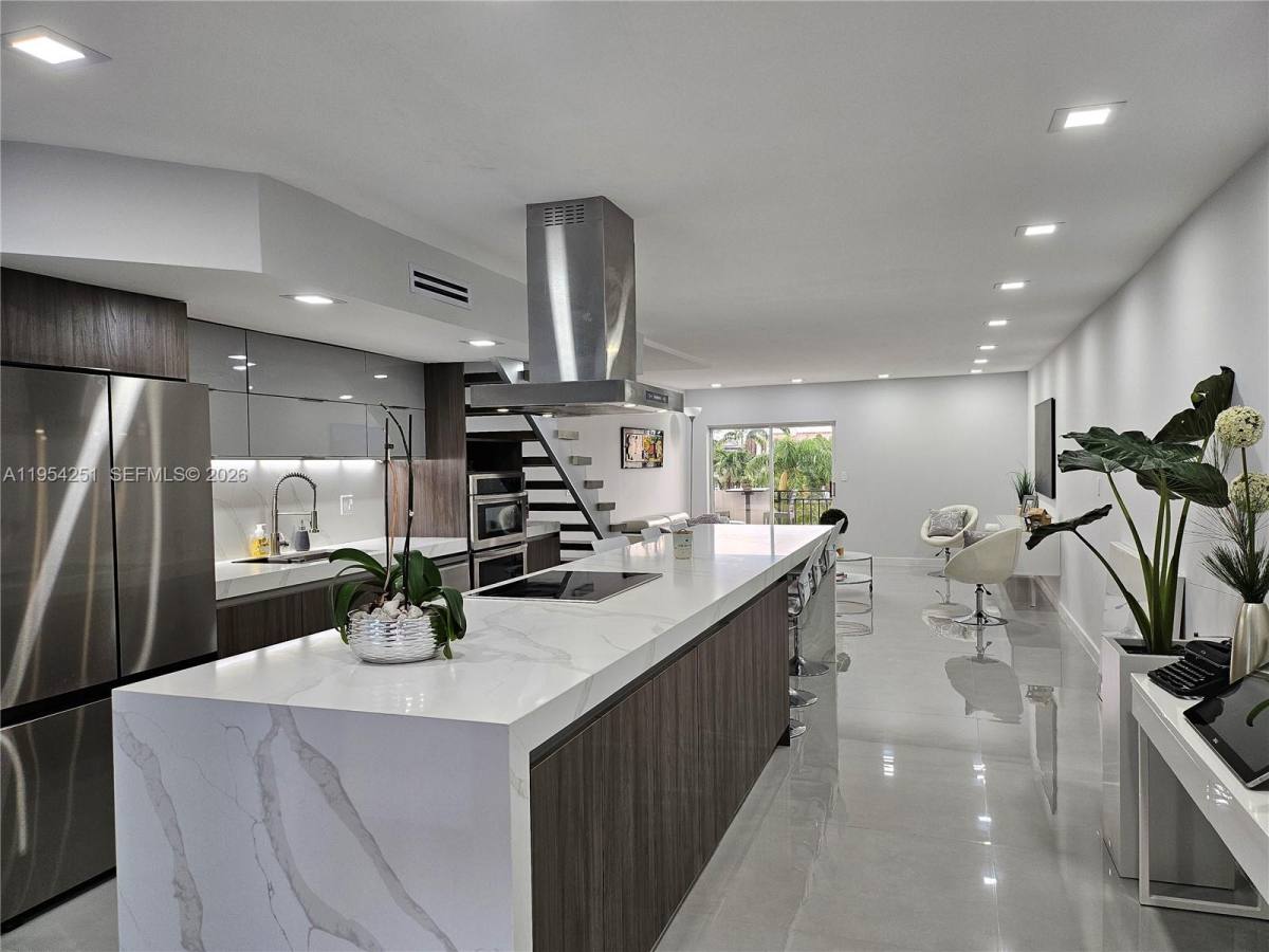 Apartment for rent at 6901 Edgewater Dr #O, Miami, FL 33133