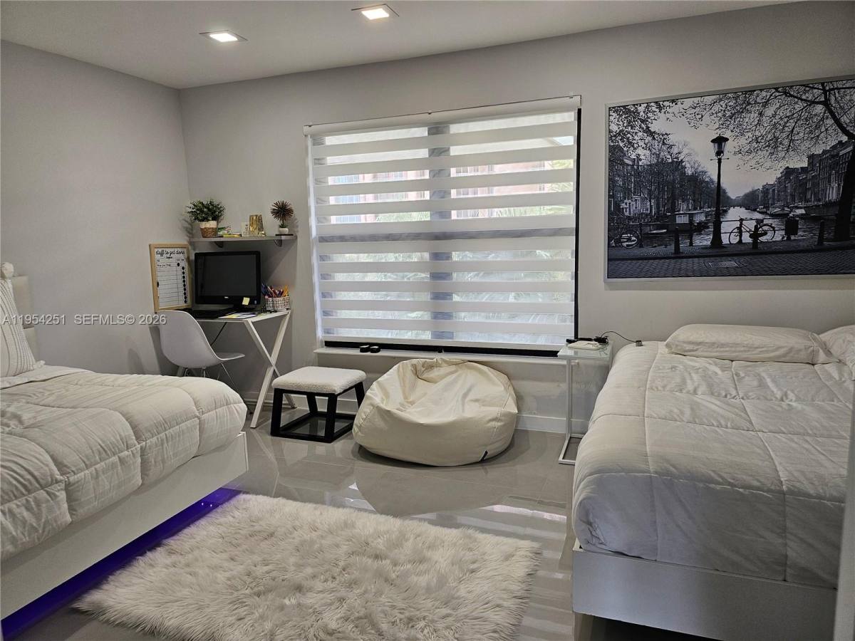 Apartment for rent at 6901 Edgewater Dr #O, Miami, FL 33133