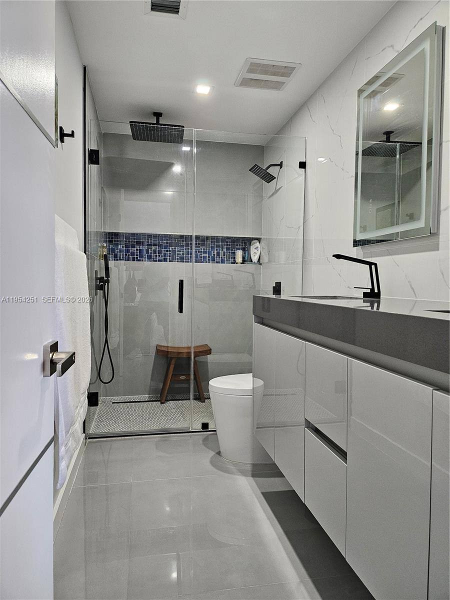 Apartment for rent at 6901 Edgewater Dr #O, Miami, FL 33133