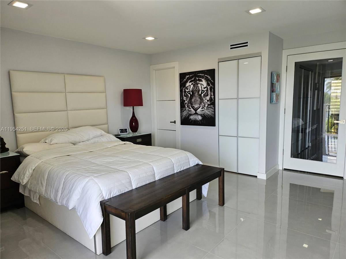 Apartment for rent at 6901 Edgewater Dr #O, Miami, FL 33133