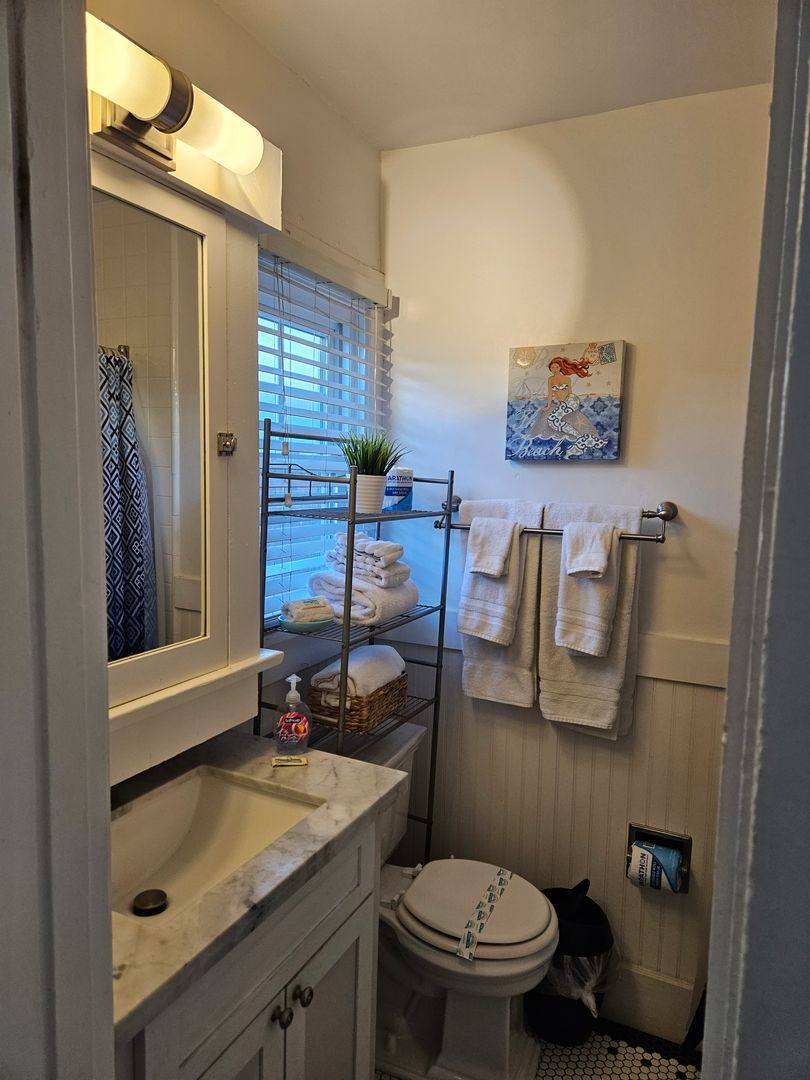Apartment for rent at 181 Orange Ave, Coronado, CA 92118