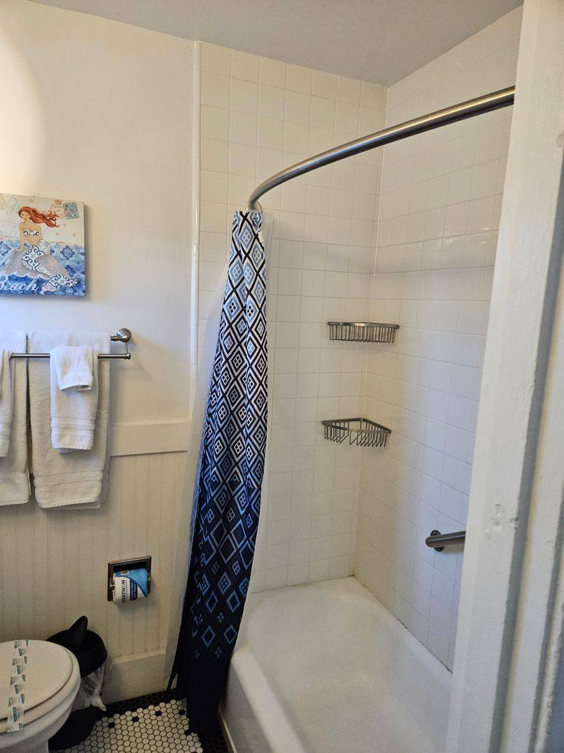 Apartment for rent at 181 Orange Ave, Coronado, CA 92118