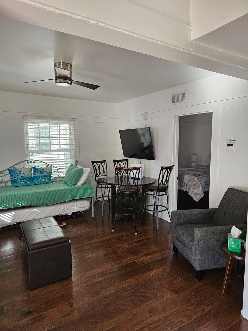 Apartment for rent at 181 Orange Ave, Coronado, CA 92118