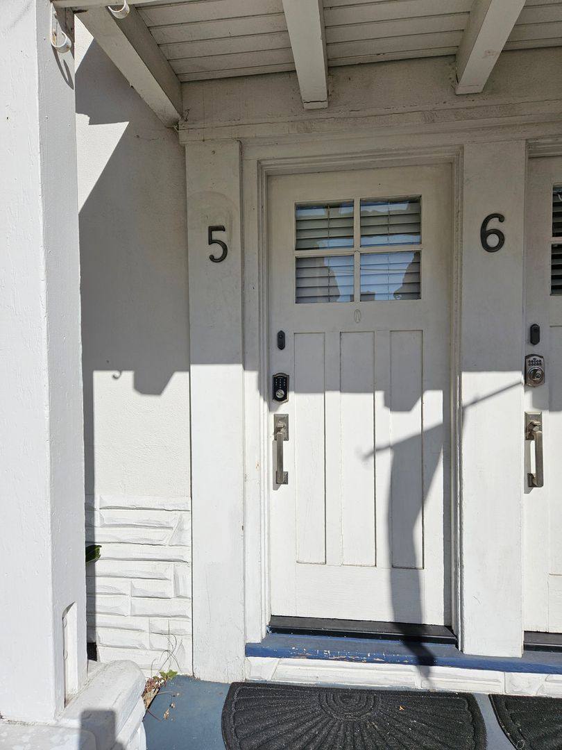 Apartment for rent at 181 Orange Ave, Coronado, CA 92118