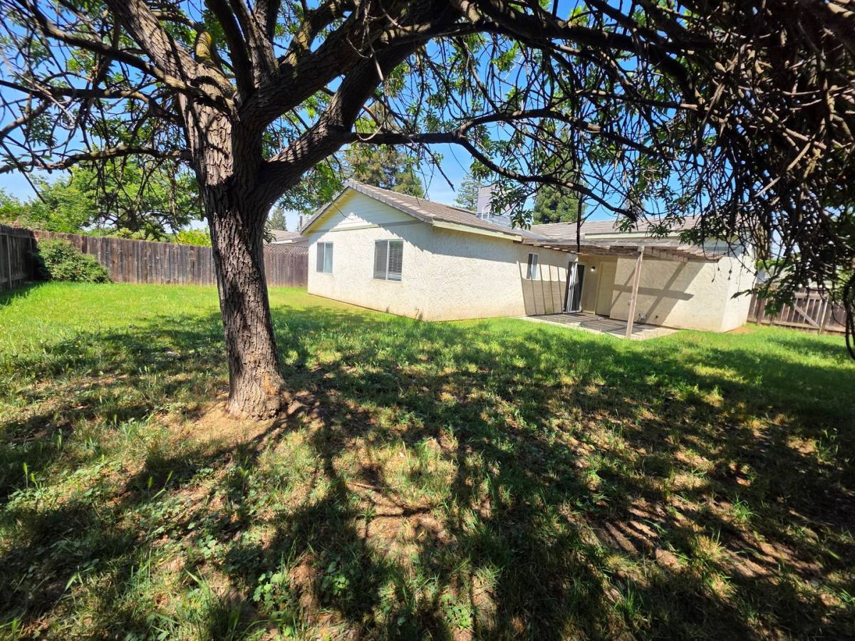 House for rent at 2211 W Sweet Court, Visalia, CA 93291