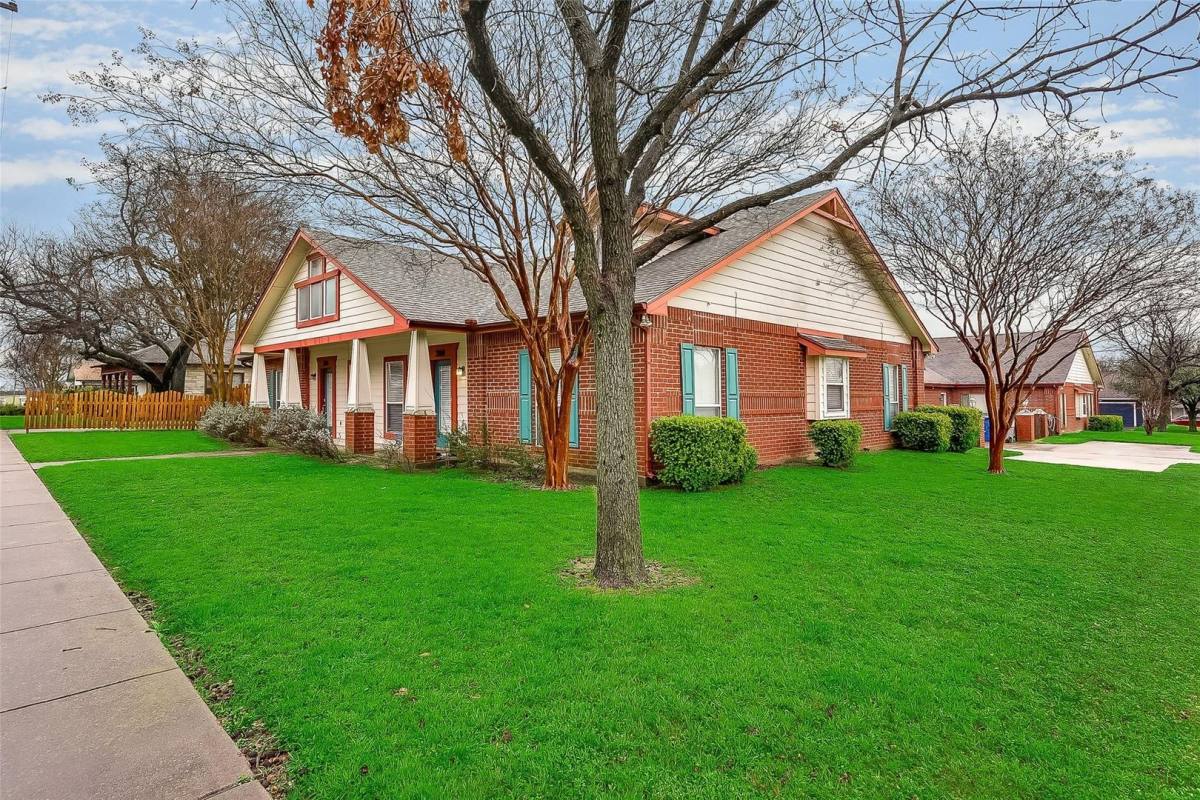 Apartment for rent at 300-306 E Main St, Lancaster, TX 75146
