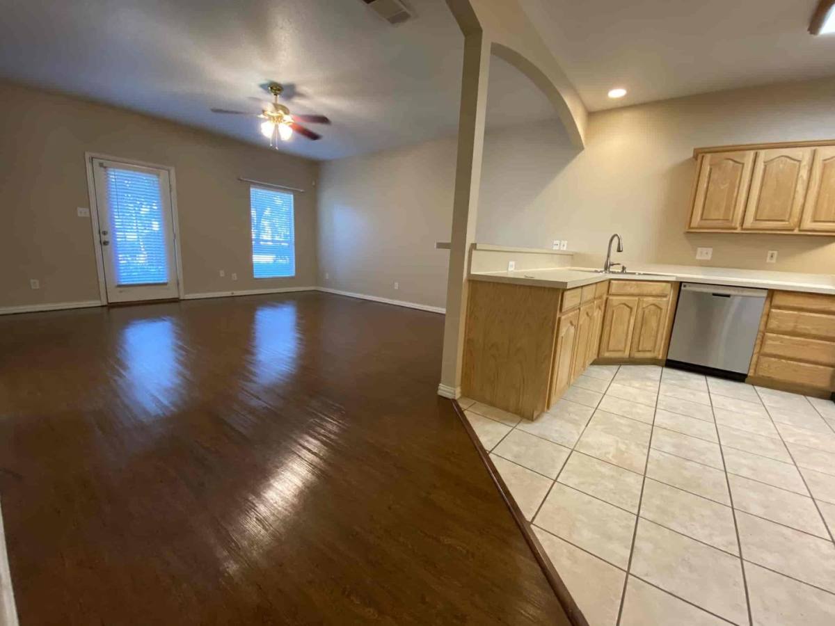 Apartment for rent at 300-306 E Main St, Lancaster, TX 75146