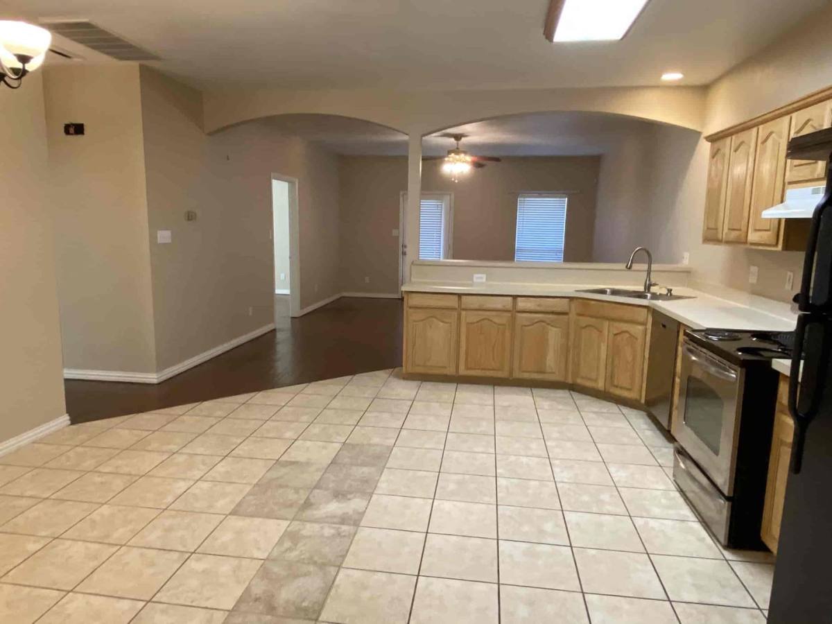 Apartment for rent at 300-306 E Main St, Lancaster, TX 75146