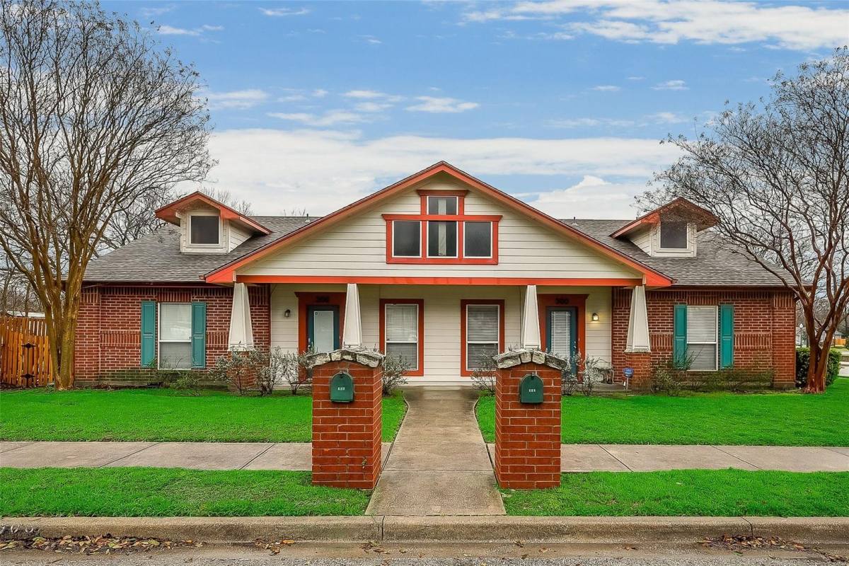 Apartment for rent at 300-306 E Main St, Lancaster, TX 75146