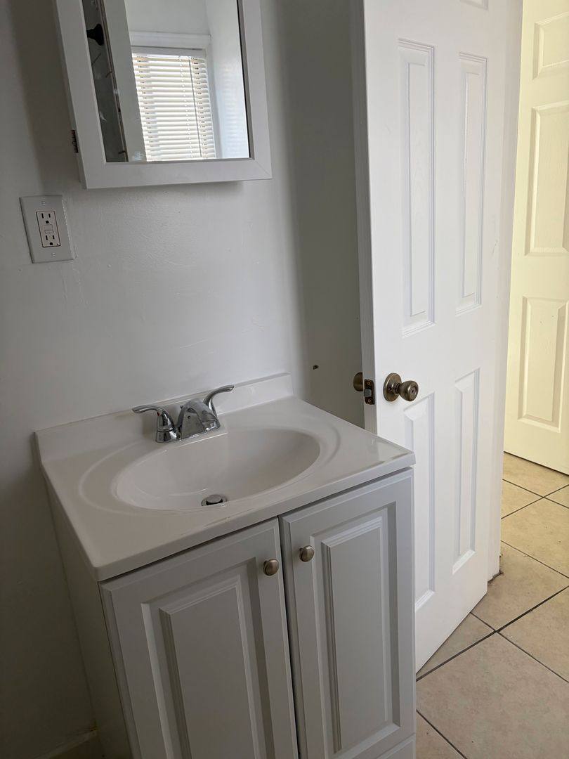 Apartment for rent at 1841-1845 Chestnut Ave, Long Beach, CA 90806