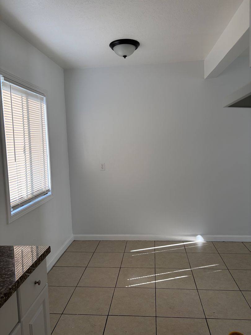 Apartment for rent at 1841-1845 Chestnut Ave, Long Beach, CA 90806