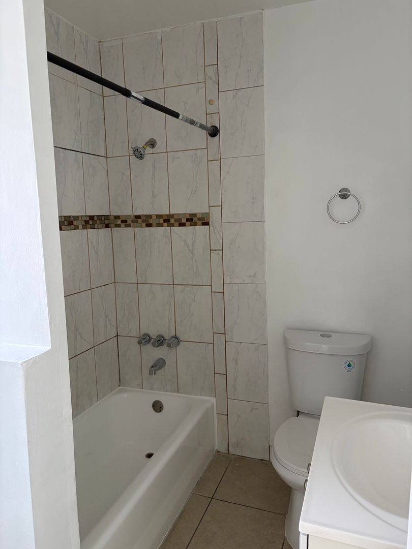 Apartment for rent at 1841-1845 Chestnut Ave, Long Beach, CA 90806