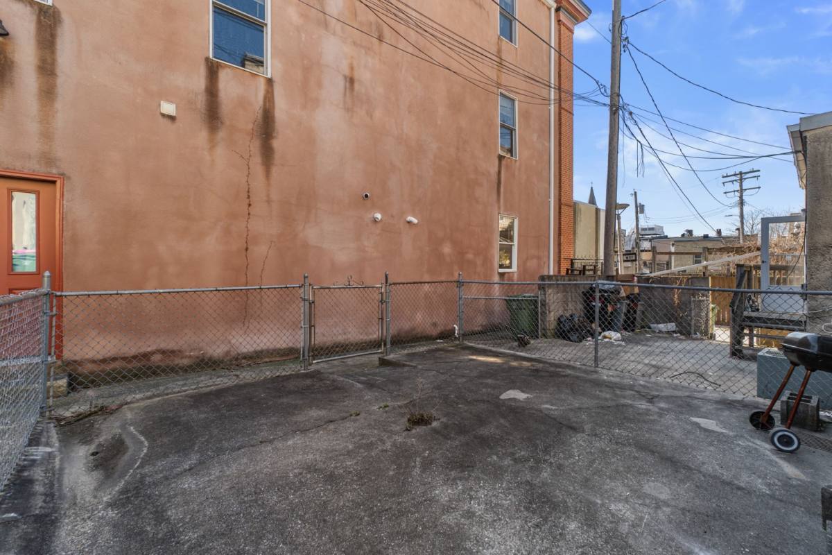 Townhouse for rent at 2027 E Baltimore St #1A, Baltimore, MD 21231