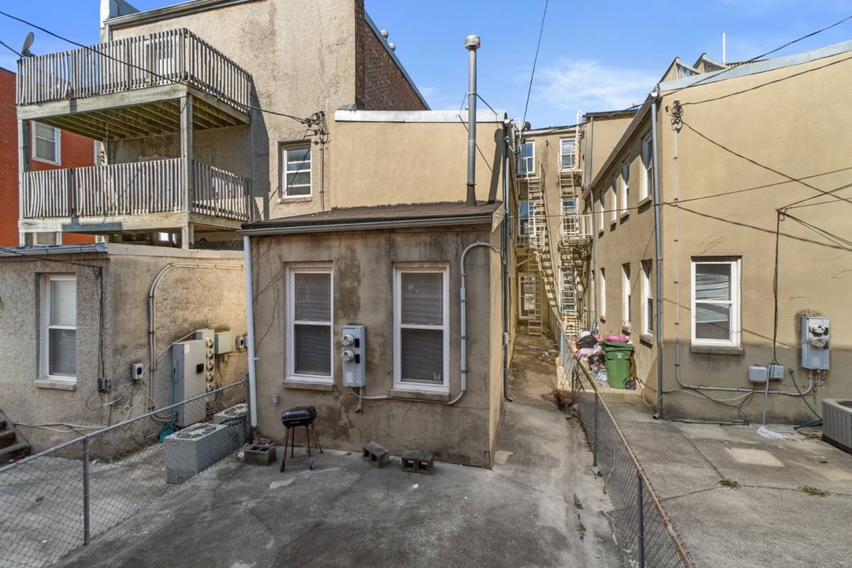 Townhouse for rent at 2027 E Baltimore St #1A, Baltimore, MD 21231