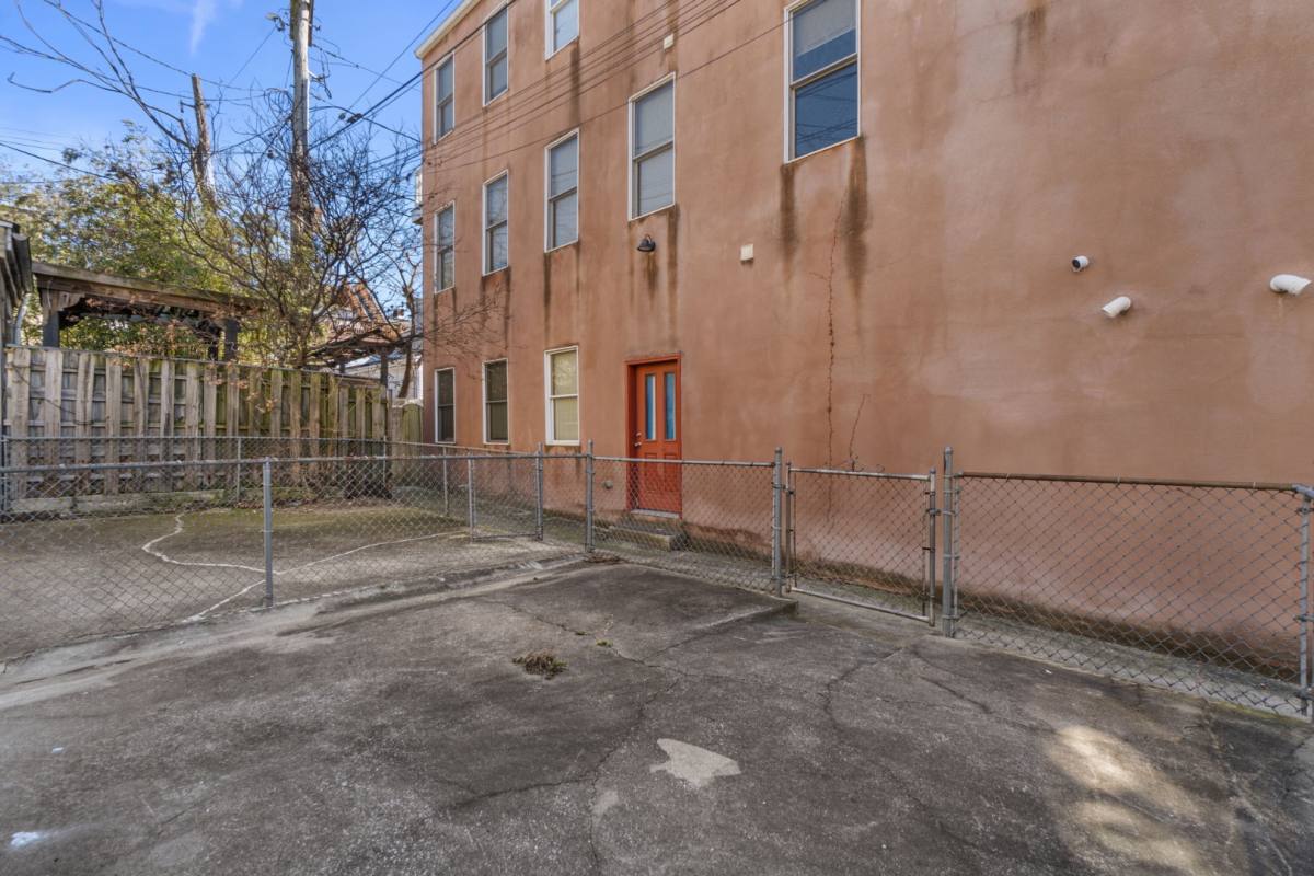 Townhouse for rent at 2027 E Baltimore St #1A, Baltimore, MD 21231