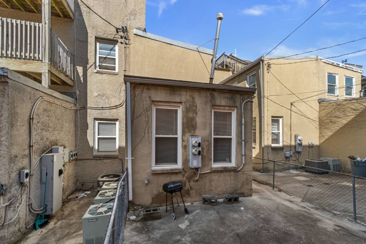 Townhouse for rent at 2027 E Baltimore St #1A, Baltimore, MD 21231