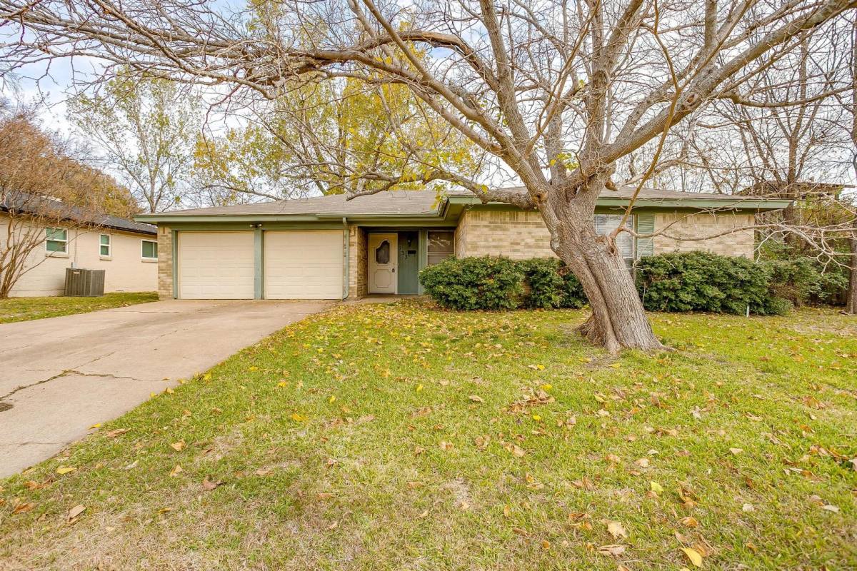 House for rent at 232 Linda Dr #L232, Burleson, TX 76028