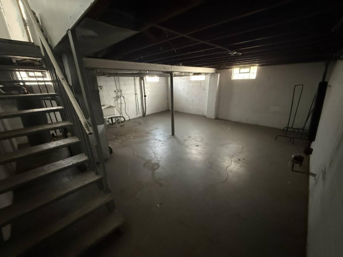 Townhouse for rent at 3618 E 9th Ave, Gary, IN 46403