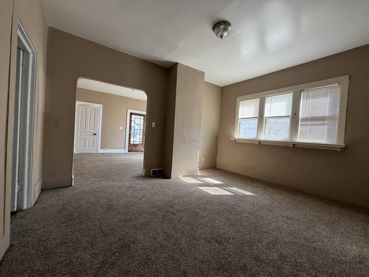 Apartment for rent at 909 Mackinaw St 1, Saginaw, MI 48602