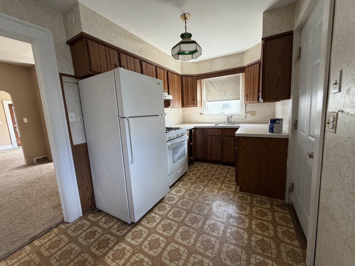 Apartment for rent at 909 Mackinaw St 1, Saginaw, MI 48602