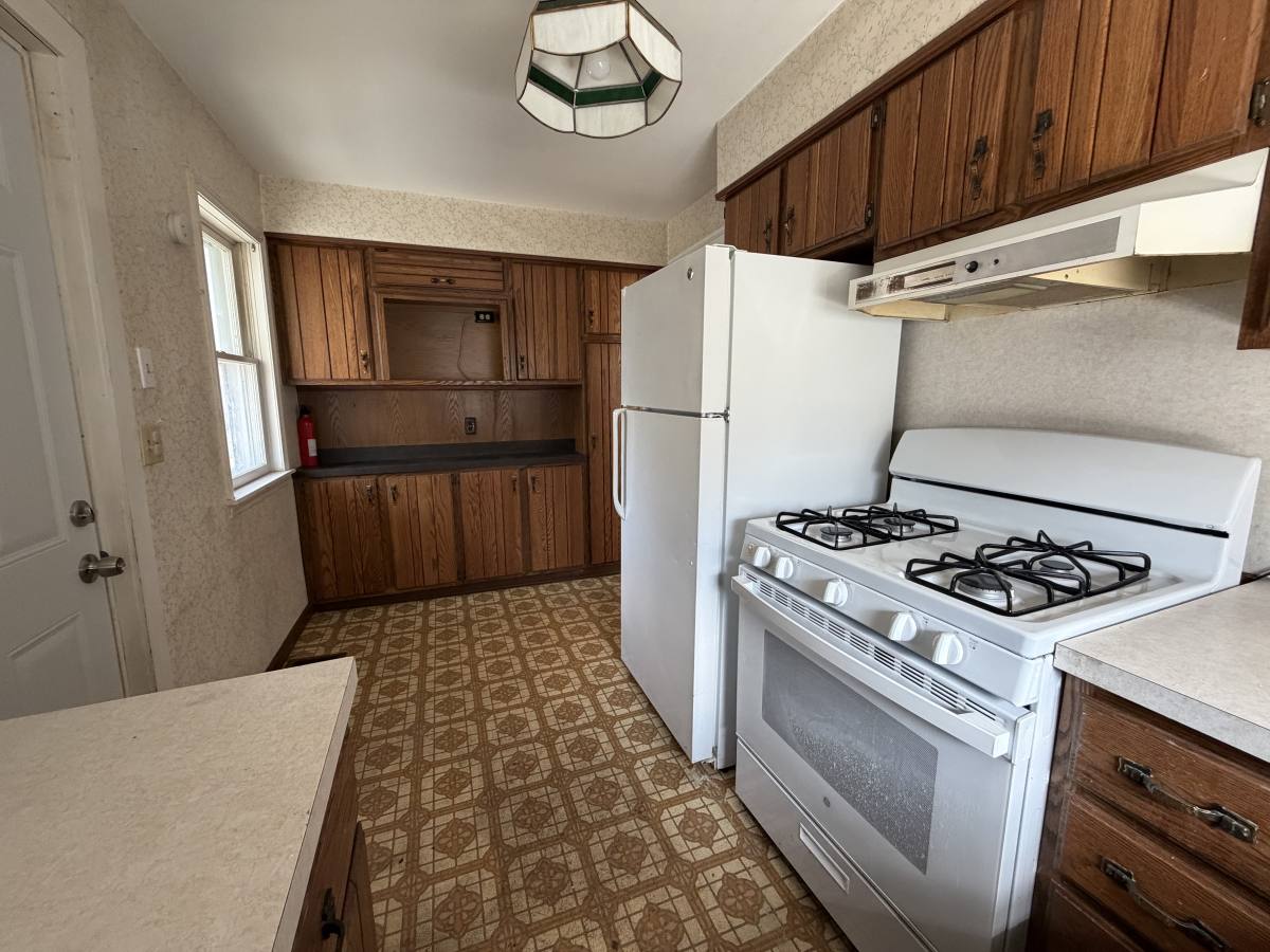 Apartment for rent at 909 Mackinaw St 1, Saginaw, MI 48602