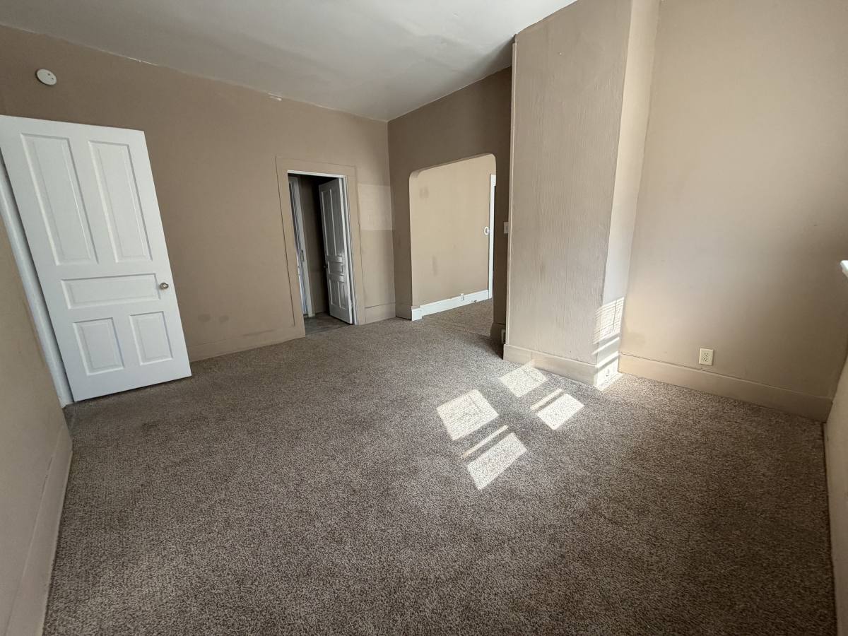 Apartment for rent at 909 Mackinaw St 1, Saginaw, MI 48602