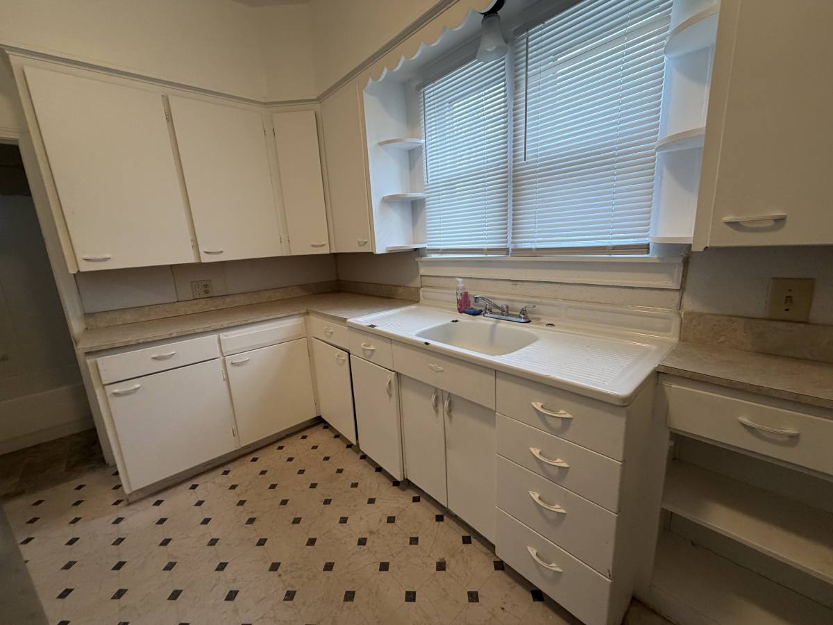 Apartment for rent at 401 N Porter St, Saginaw, MI 48602