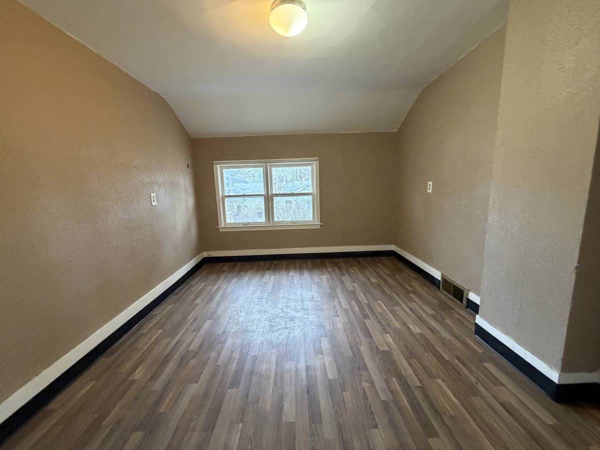 Apartment for rent at 909 Mackinaw St 2, Saginaw, MI 48602