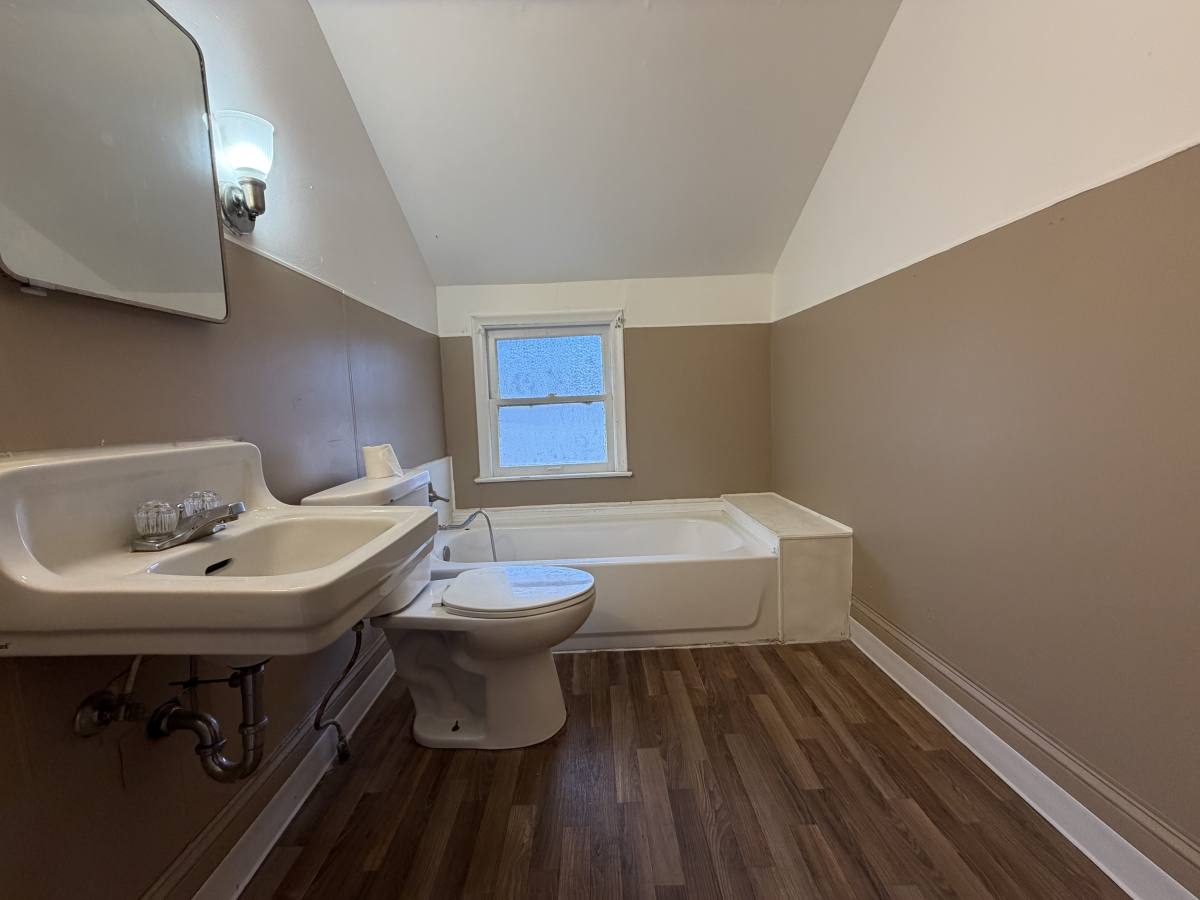 Apartment for rent at 909 Mackinaw St 2, Saginaw, MI 48602