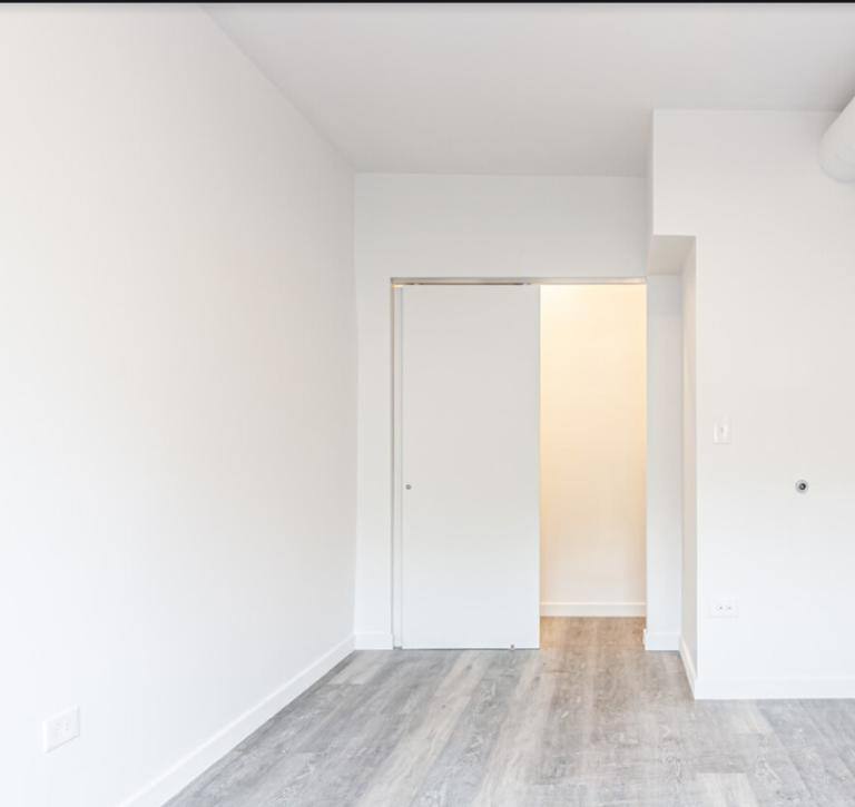 Apartment for rent at 1704-12 W Glenlake Ave, Chicago, IL 60660