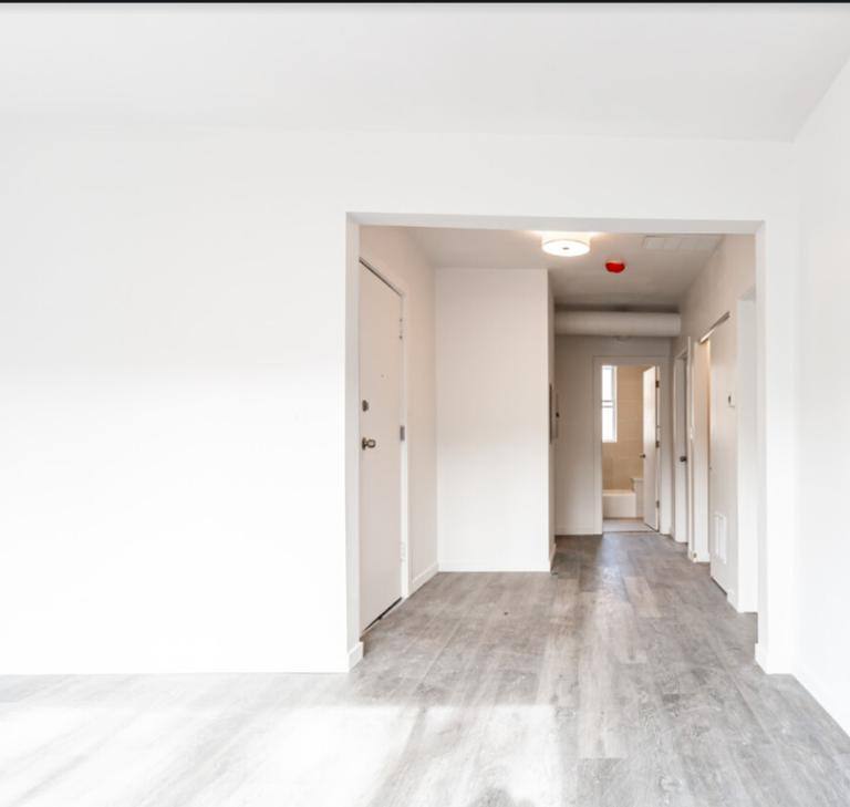 Apartment for rent at 1704-12 W Glenlake Ave, Chicago, IL 60660