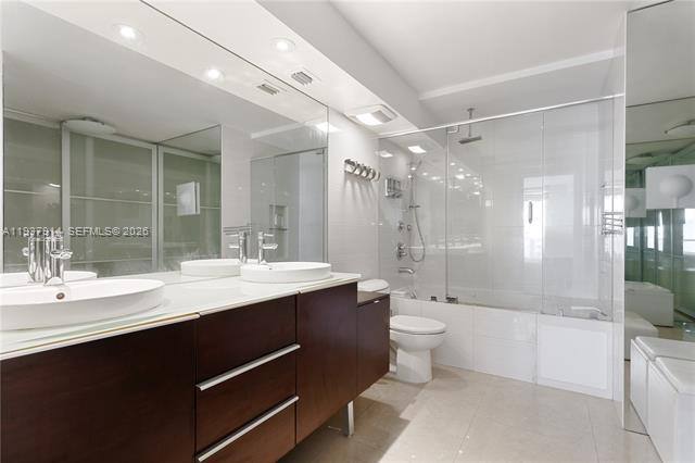 Condo for rent at 2401 Collins Ave #1110, Miami Beach, FL 33140