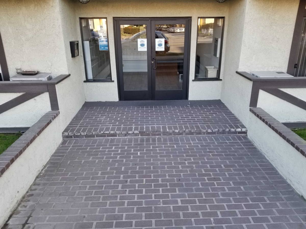 Apartment for rent at 11028 Moorpark St #212, North Hollywood, CA 91602