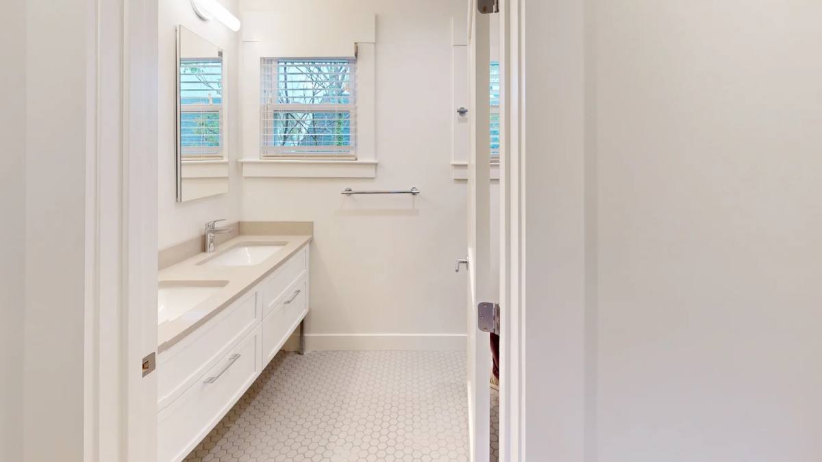 Apartment for rent at 208-210 Banks St #3, Cambridge, MA 02138